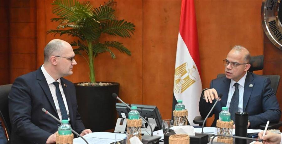 وزير الاستثمار يبحث مع سفير بيلاروسيا تعزيز التعاون الصناعي والتجاري